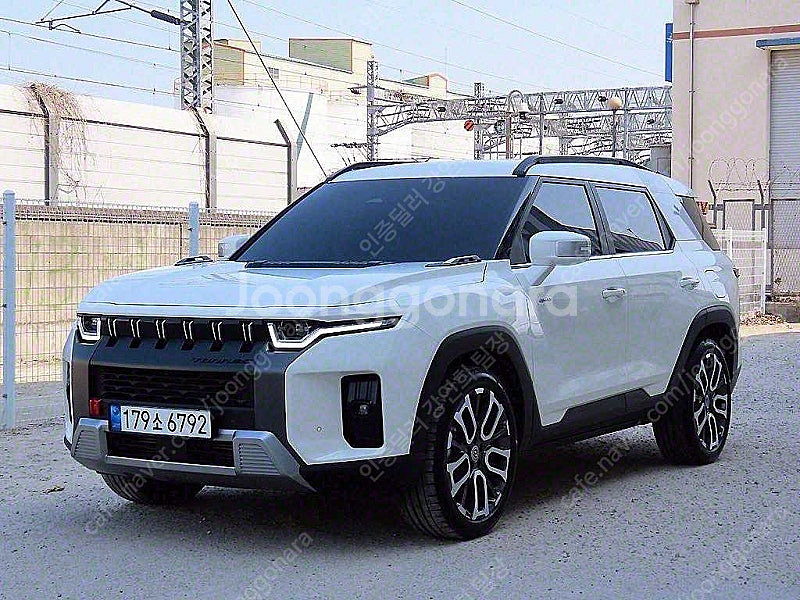 토레스 중고차 쌍용 중고차 흰색 2023년식 24,857km 1.5 GDI-T 4WD T7 중고차판매--3